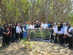 Bupati Thariq Ajak Warga Jaga Alam, 50 Pohon Ditanam di Kawasan Normalisasi