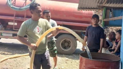 Kemarau Panjang, Windra Lagarusu Gerak Cepat Membantu Warga Krisis Air