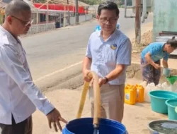 Krisis Air Bersih Meluas, Dedy Dunggio Antar Bantuan Air Bersih ke Warga Molonggota