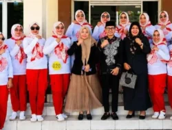 Gerak Jalan HUT ke-81 RI, Sekretariat DPRD Gorut Tunjukkan Kekompakan