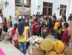 Karang Taruna Gorut Gelar Lomba Makan Durian Perdana, Bupati Thariq: Ini Sejarah!